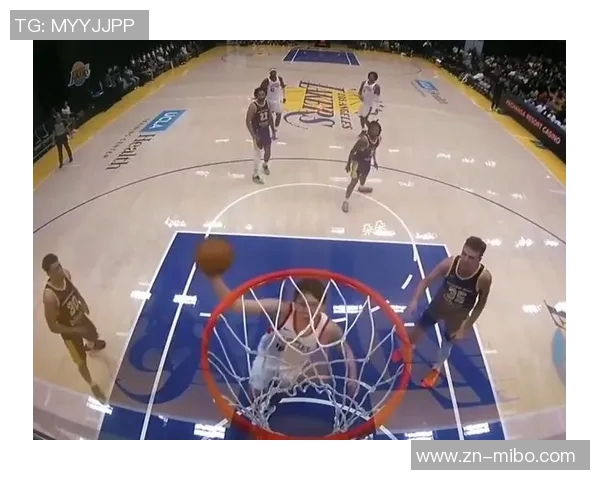 CBA赛场意外瞬间杨瀚森抢篮板时肘击加福德面部引发关注