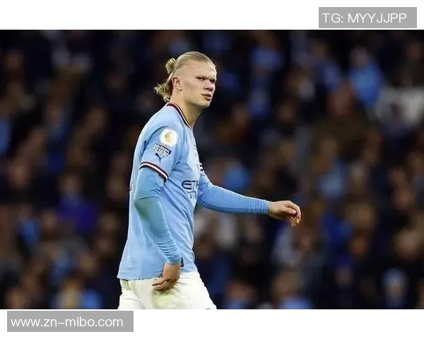 哈兰德分享休闲时光高尔夫球场上尽显运动魅力